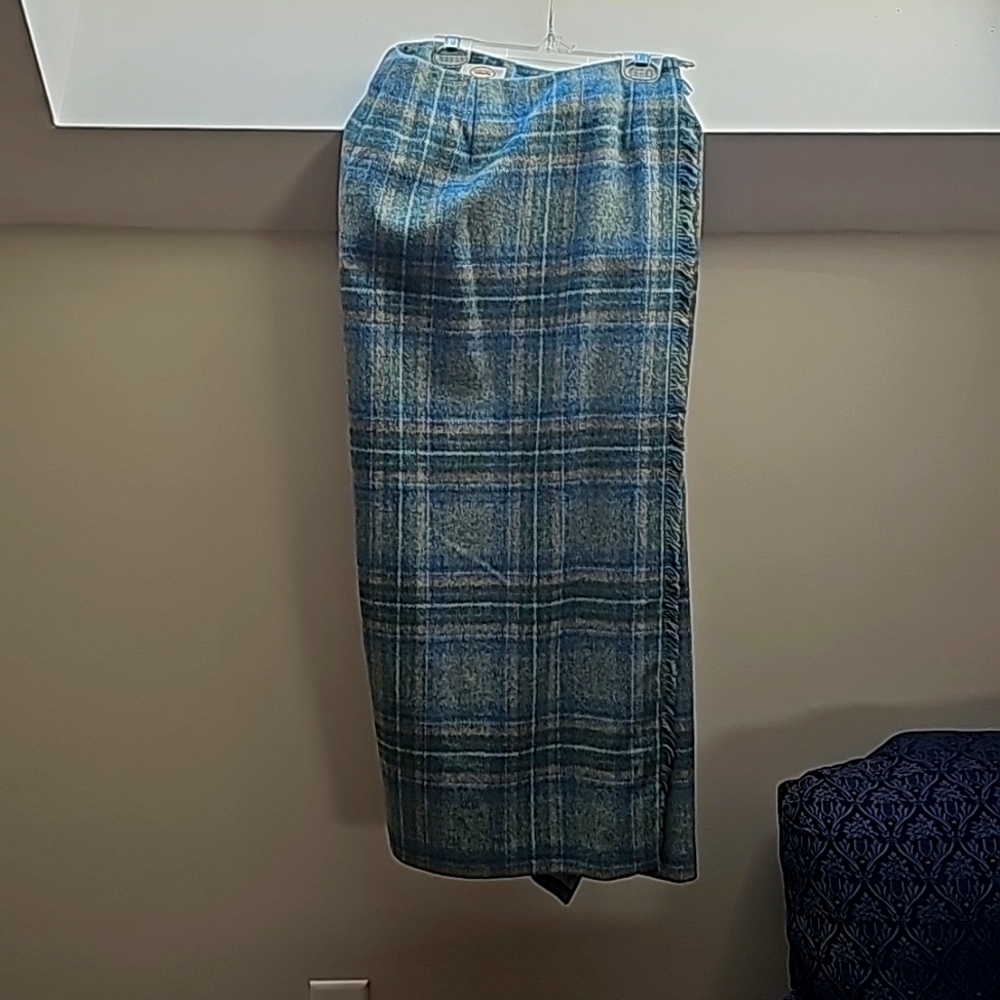 Like new talbots long size4 skirt